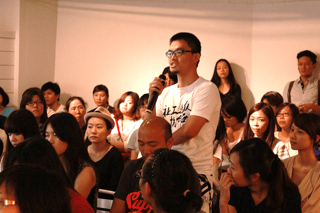 就讀東海社工系的沈軒宇和朋友合創台灣青年氣候聯盟，也在印尼待了三個月，希望出國能帶回國際觀點與台灣團體交流。