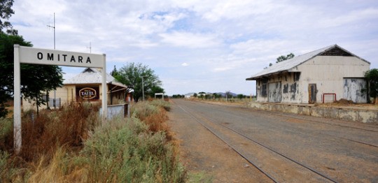 施行計劃的村落Otjivero所在的行政區Omitara（28.10.2012）