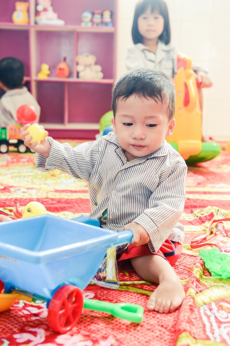 越南身障孩童等待進行矯治手術