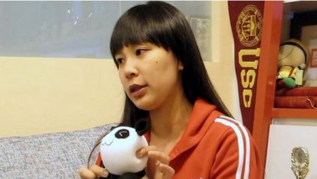 張珮甄表示看到弱勢媽媽努力製作襪子寶寶，也深受感動／Photo Credit：生命力新聞