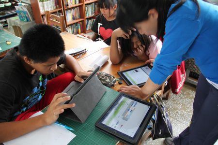 台東縣桃源國小在課堂上實行「翻轉教室」(圖片來源：鍾敏豪提供)